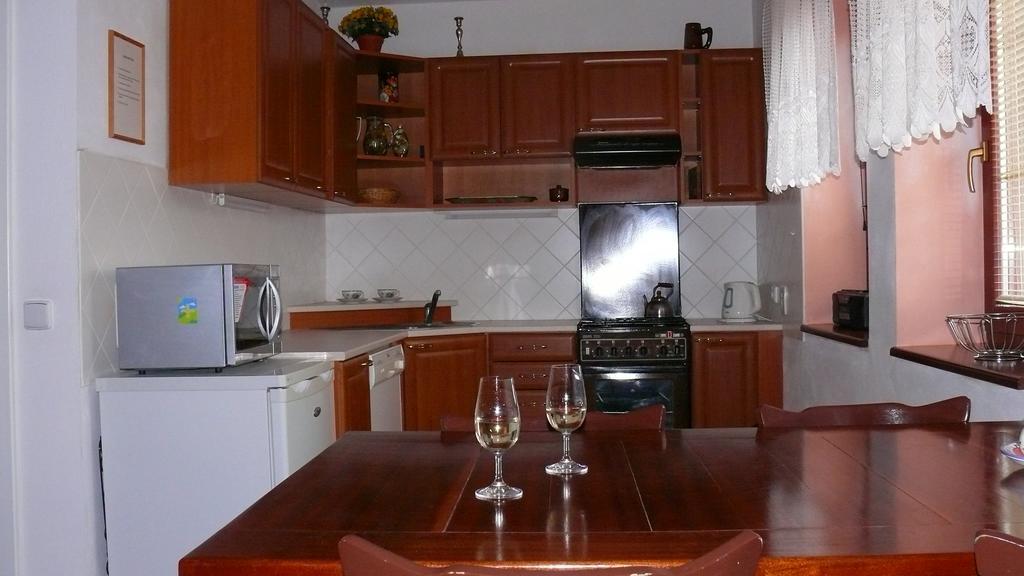 Apartment Zelezny Hrozen Valtice Rum bild