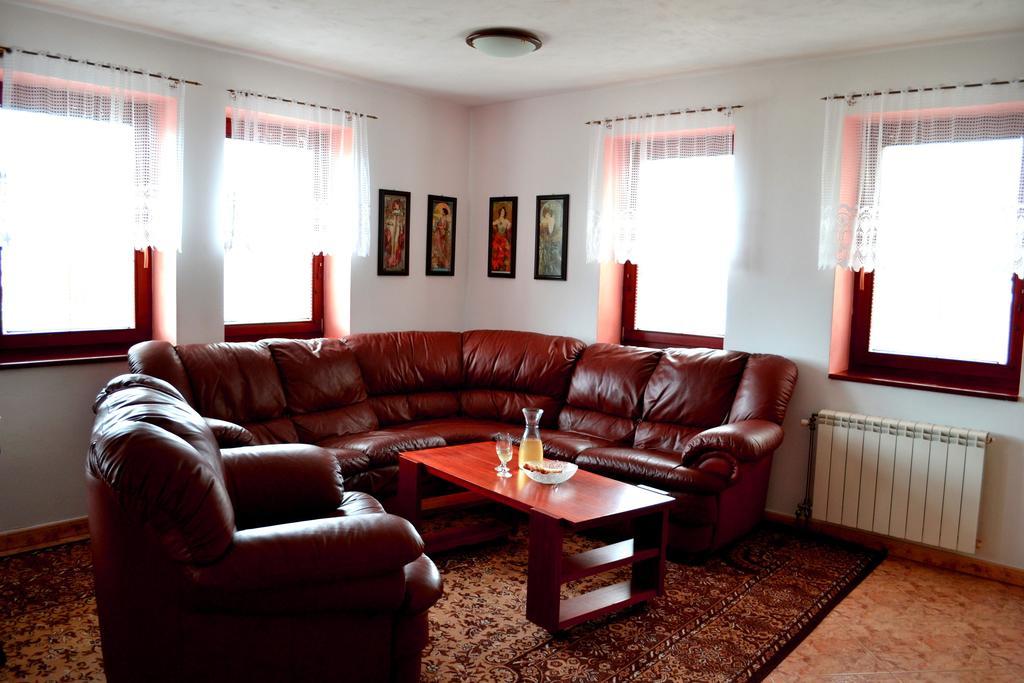 Apartment Zelezny Hrozen Valtice Rum bild